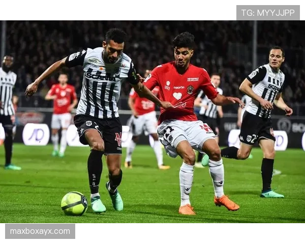 弗赖堡新赛季豪掷引援,剑指德甲新辉煌 弗赖堡新赛季豪掷引援,剑指德甲新辉煌